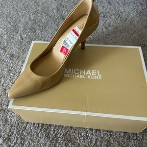 Michael Kors Size 7.5 Tan Heels